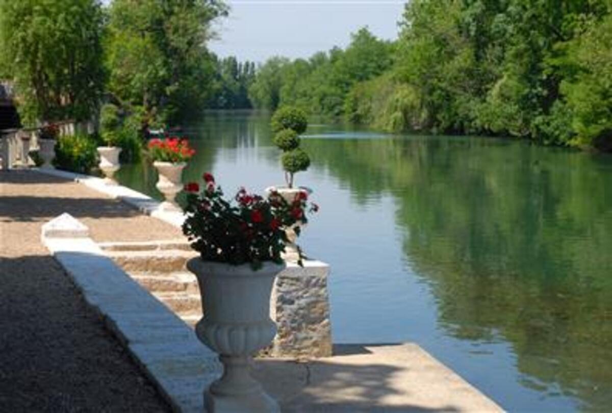 Terasse au bord de l'eau