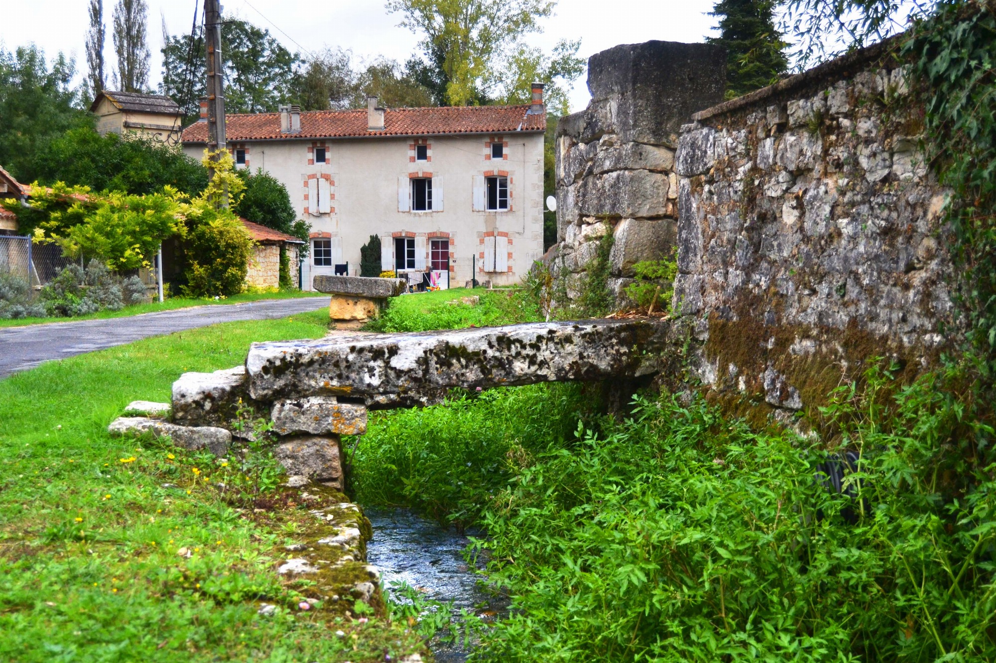 bourg de Cellefrouin